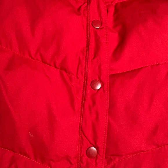 GAP Red Women's Puffer Vest. Size L. Button detailing. Two pockets. Lined. - Picture 6 of 6